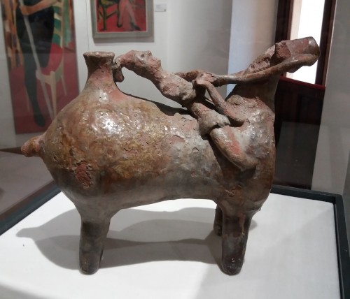 Cavallo e cavaliere. Oristano terracotta ingobbiata e invetriata. Collezione Istituto d'arte Contini.